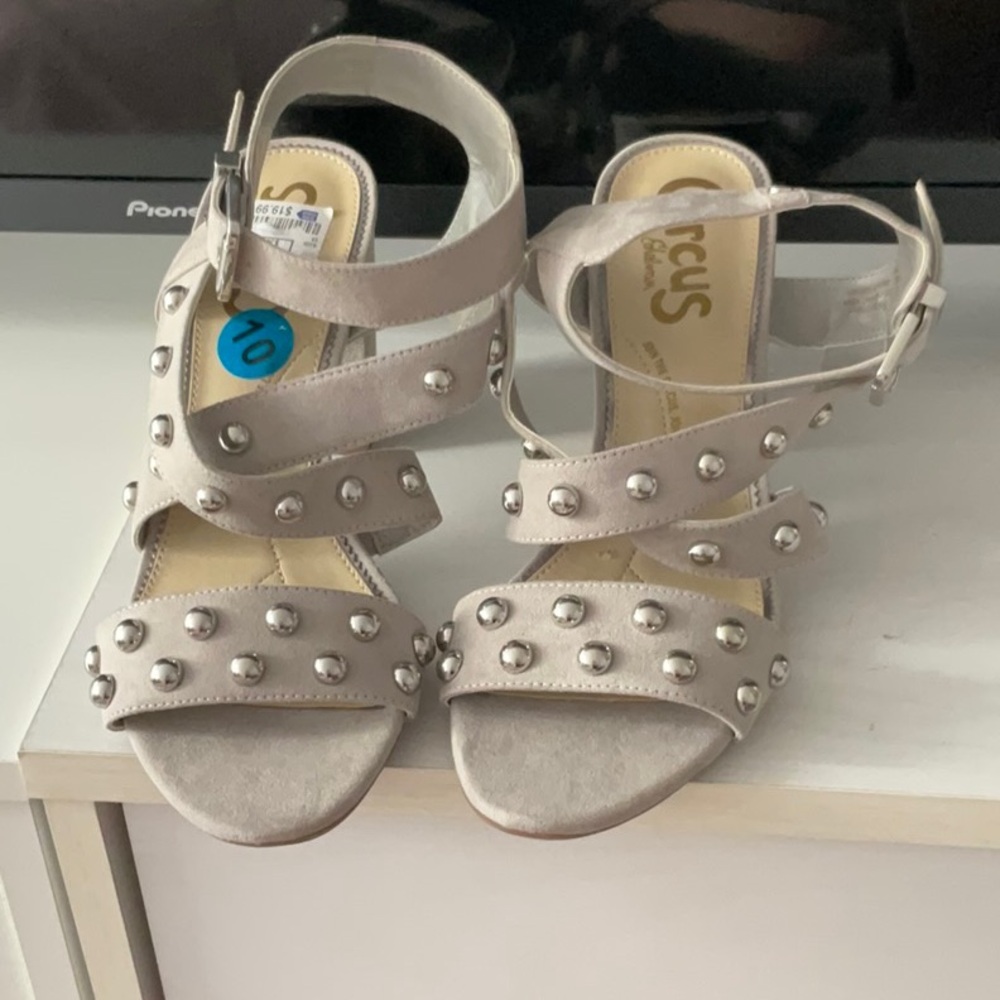 NWT Circus Sam Edelman light gray ankle strap sandal size 10